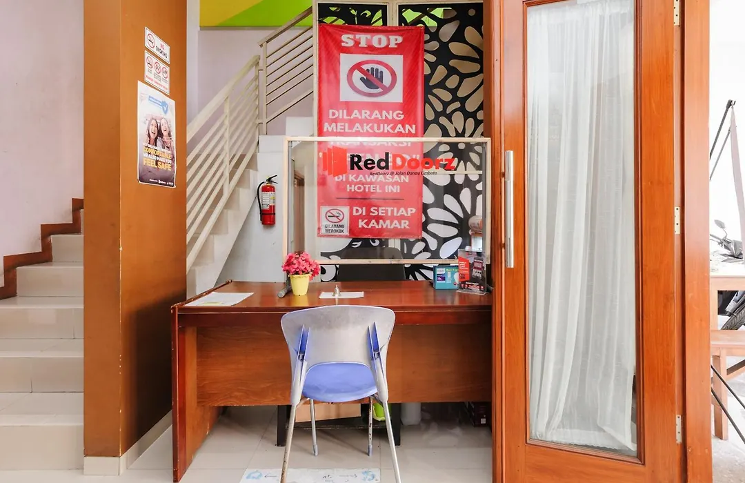 RedDoorz @ Jalan Danau Limboto-1